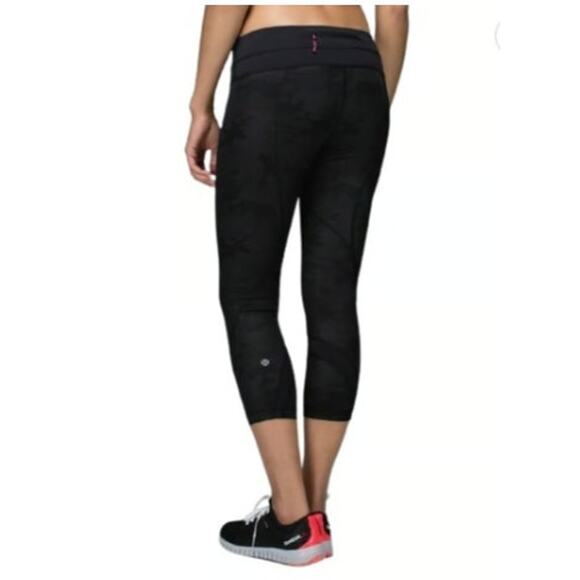 Lululemon Run Inspire Crop II Size 4 All Luxtreme Savasana Camo‎ Black Mesh - Picture 1 of 11